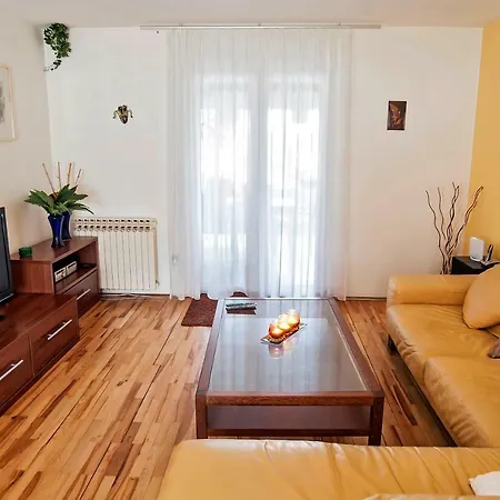 Hana House Semesterbostad Pula