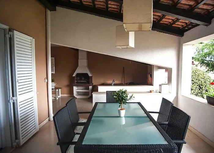 Semesterbostad Hana House Pula