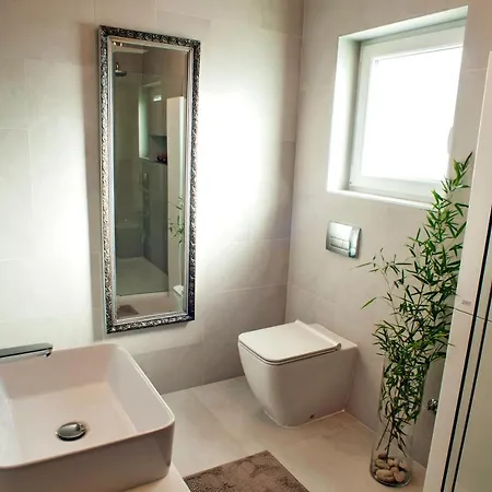 Hana House Nyaraló Póla