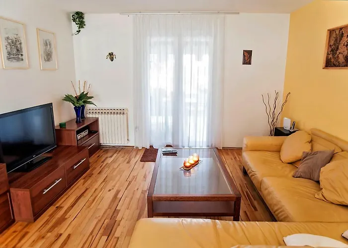 Hana House Feriehus Pula